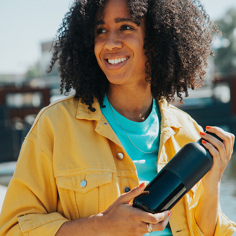 20oz-rise-classic-with-arch-loop-cap-h2 20oz_rise_classic_insulated_bottle_black_woman_smile_square.jpg