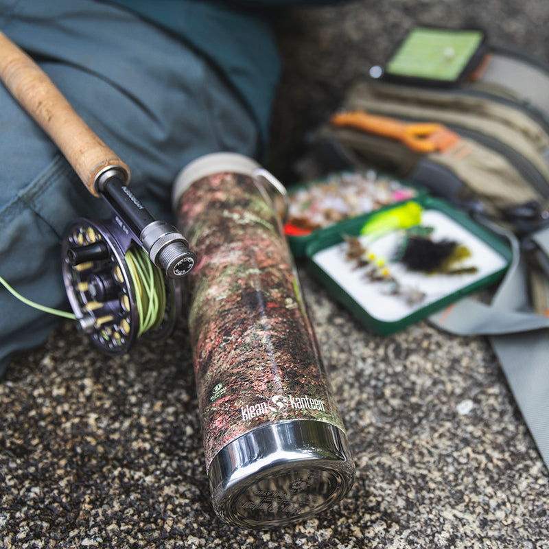 20oz-tkwide-with-cafe-cap-mossy-oak-n6 20oz_tumbler_mossyoak_rainbowtrout_flyfish_top_square.jpg