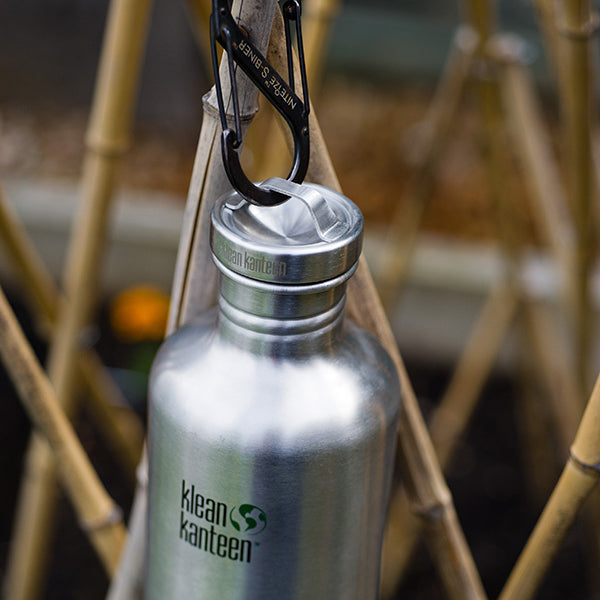 classic-steel-loop-cap-h0 40oz_bottle_steel_loop_cap_lifestyle.jpg