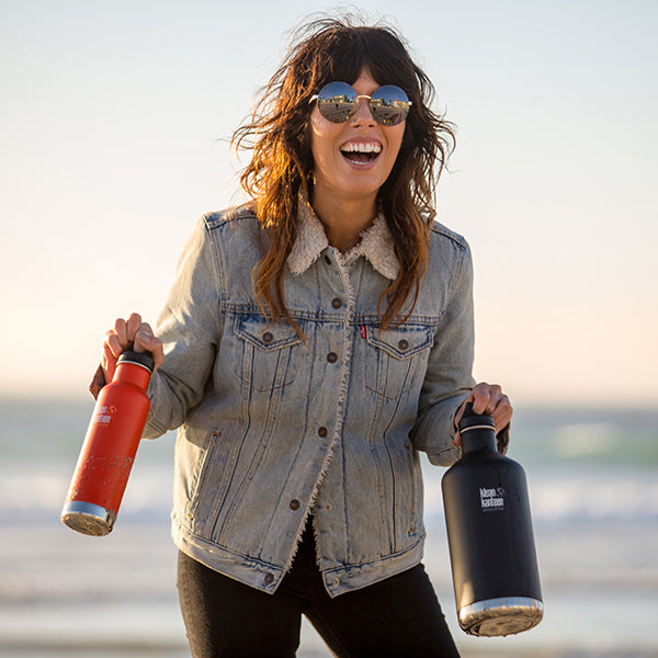 64oz-classic-with-loop-cap-q0 64oz_insulated_classic_black_beach_smile_square.jpg