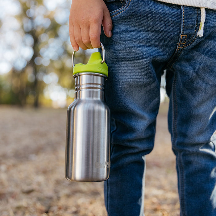classic-kid-sippy-cap-m4 K12CNSIPPY-BS-kids_sippy_bottle_carry_lifestyle_f9e24b84-a0ae-465d-aad5-3c60c5592b7d.jpg