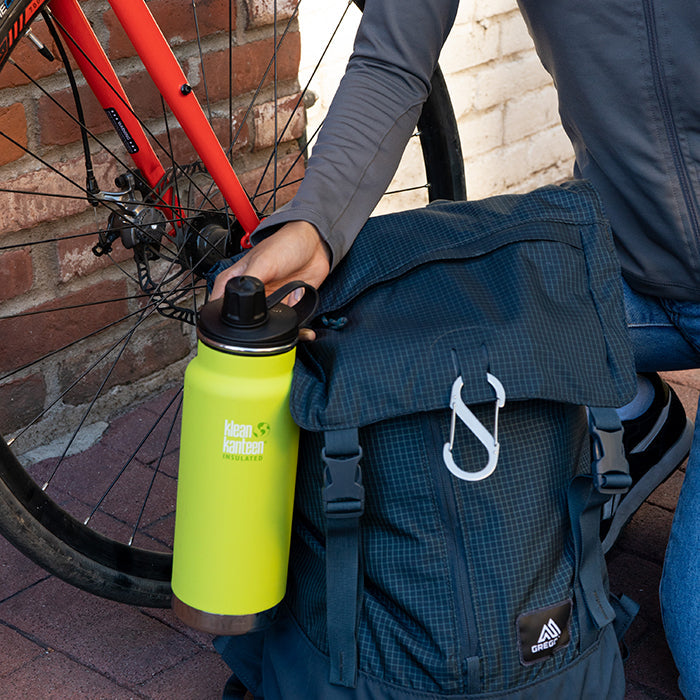 tkwide-chug-cap-y4 K32TKWSSL-JP-Bottle-Biking-Chug-Cap-lifestyle.jpg