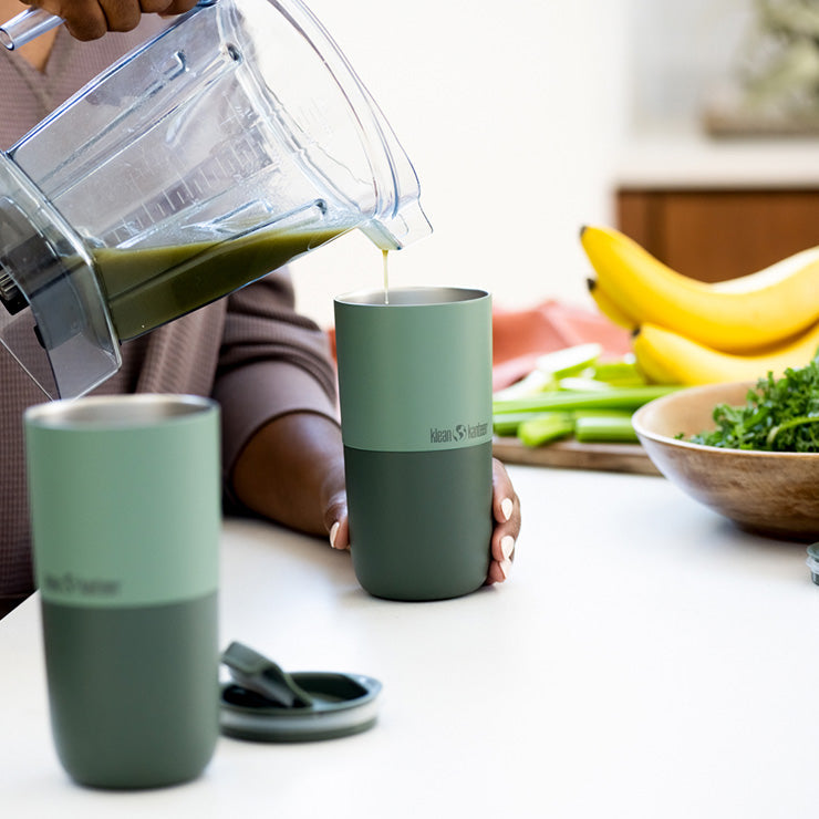 smoothie-set-t7 smoothie_kit_rise_tumbler_smoothie_pour.jpg